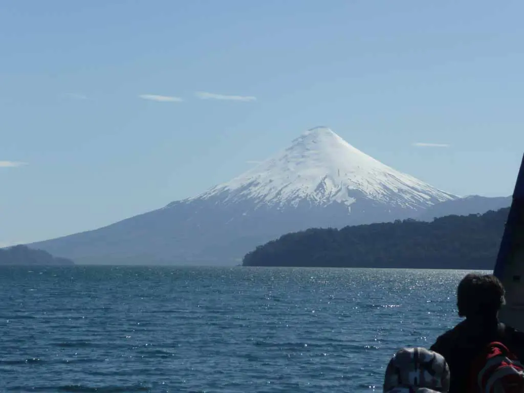 Ausblick auf einen Vulkan in der Seenregion Chile