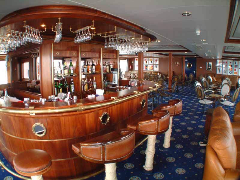 Lounge und Bar Crucero Australis