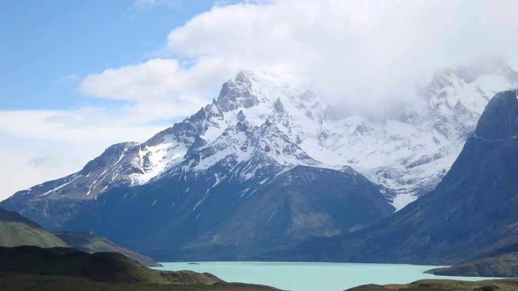 Ausflug im Torres del Paine mit Blick auf einen See