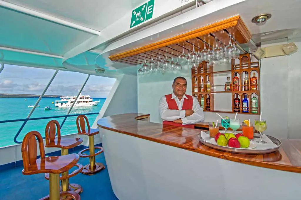 Bar an Deck der Motoryacht San Jose