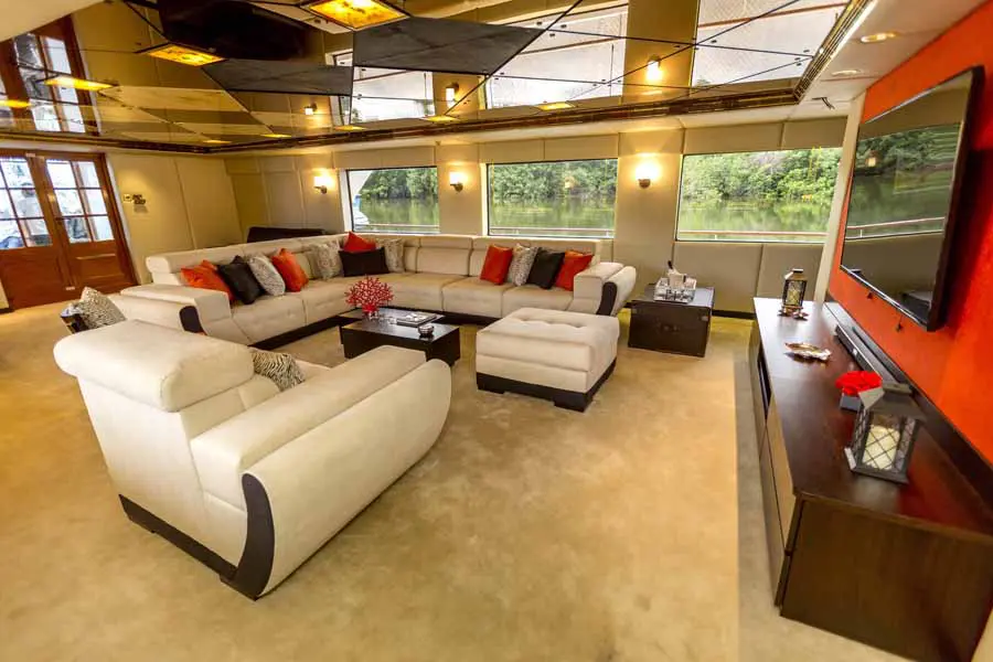 Lounge der Motoryacht Passion