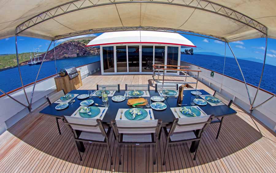 Speisen an Deck der MY Passion