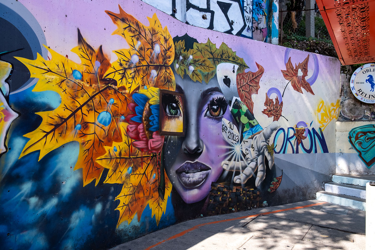 Ein Graffiti in der Cumna 13 in Medellin