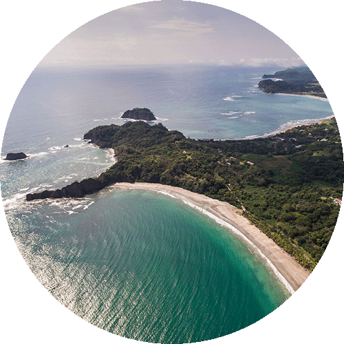Meer, Strand und Regenwald an der Küste bei La Cruz
