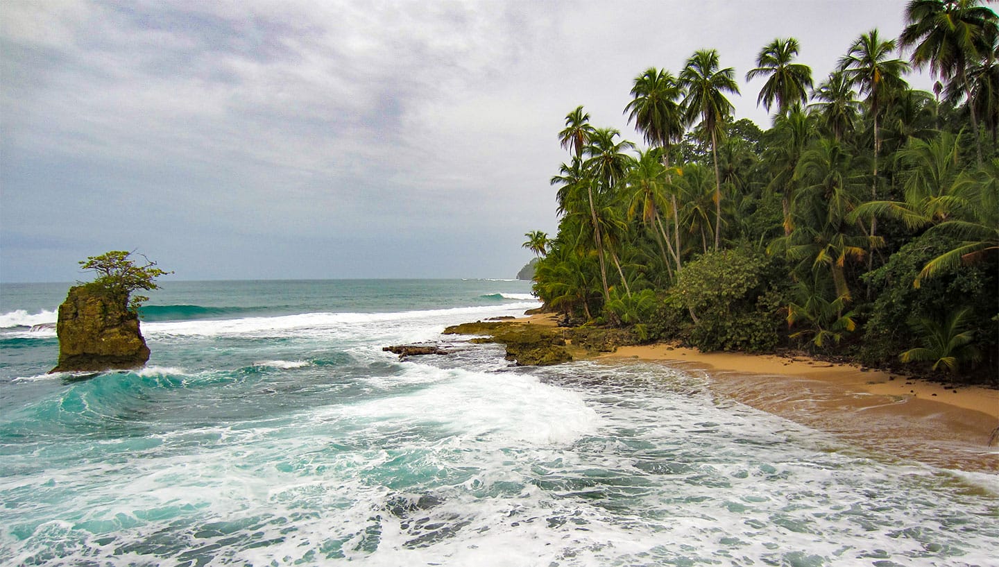 Ein unberührter Strand an der Karibikküste in Costa Rica.