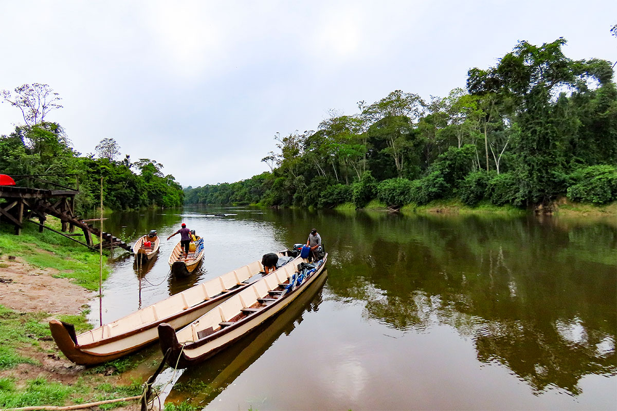 Boote auf dem Suriname River